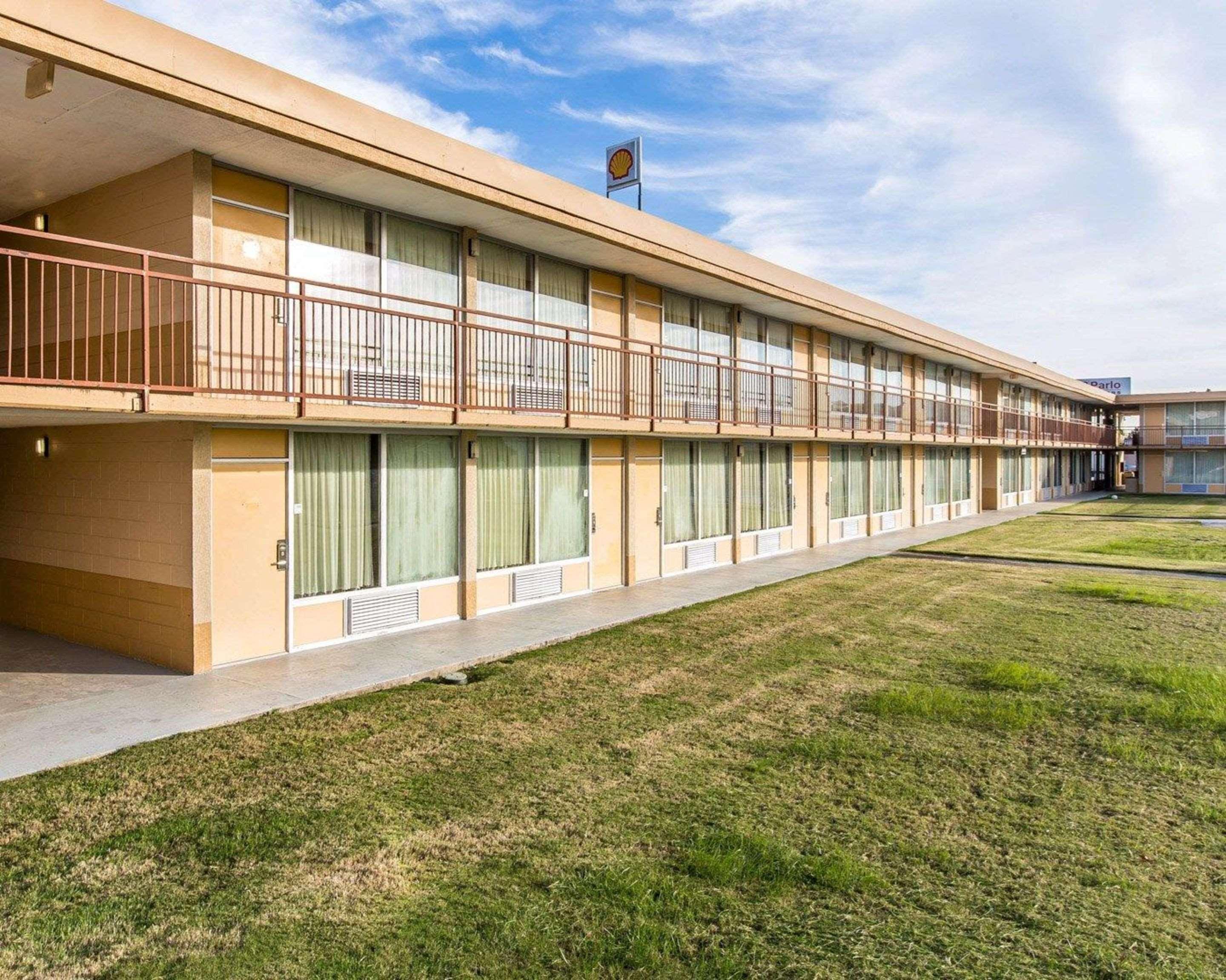 Econo Lodge Calhoun Exterior photo