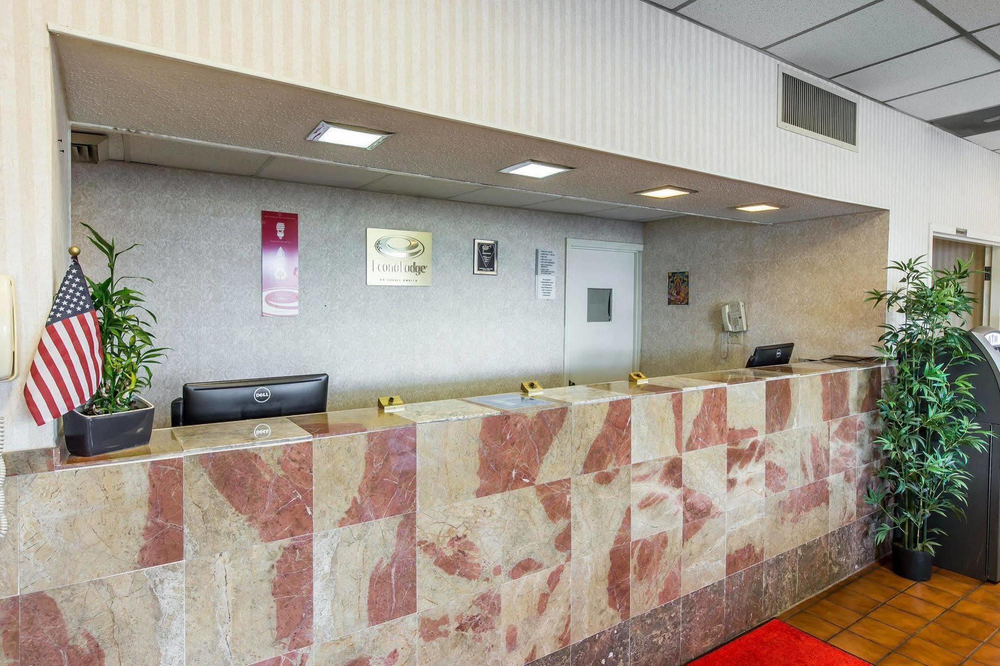 Econo Lodge Calhoun Exterior photo